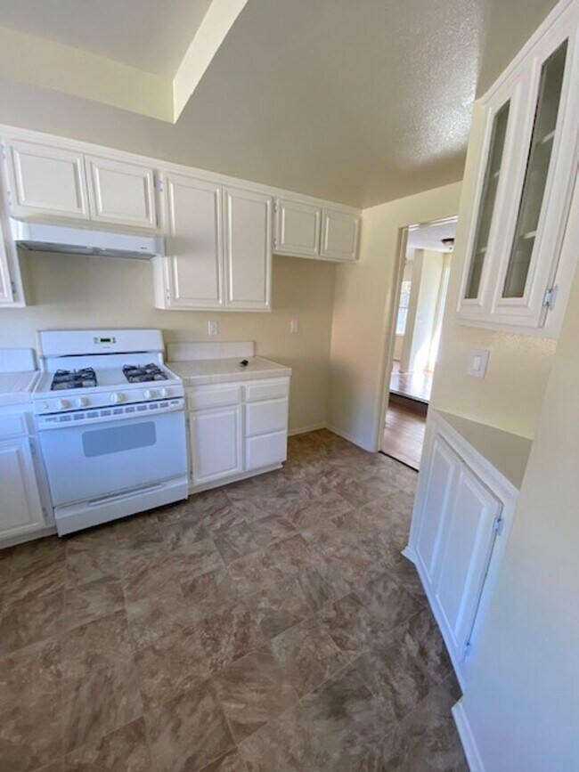 Two Story Family Home for Lease 9075 Kennebec St Ventura CA 93004 Apartment Finder