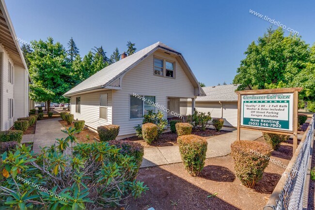 Building Photo - Spacious Pet-Friendly Top-Floor Unit w/ Parking Included!