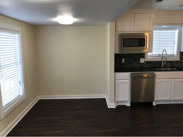 Building Photo - Lorena ISD, 2 bed/1 bath Charming Home