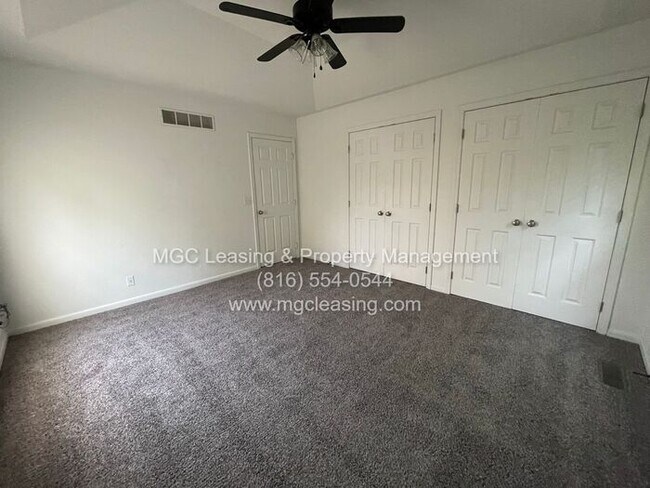 Building Photo - Everyday Comfort in Creekwood Park Townhom...