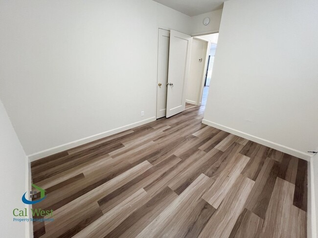 Building Photo - $2,495 - UPDATED 2 bedrooms/1 bathroom Upstairs Unit near Rose Garden!