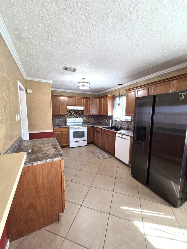 Building Photo - 121 County Rd 637