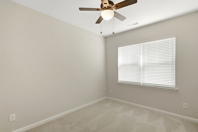 Building Photo - Like-New LoSo Townhome | 3BR + Loft | 2-Car Garage | Move-In Ready