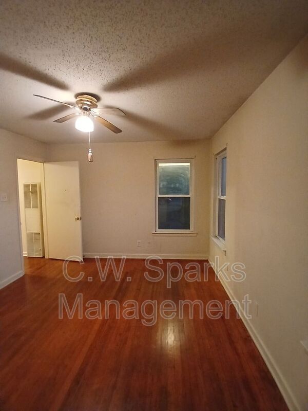 Building Photo - 3015 Avon St