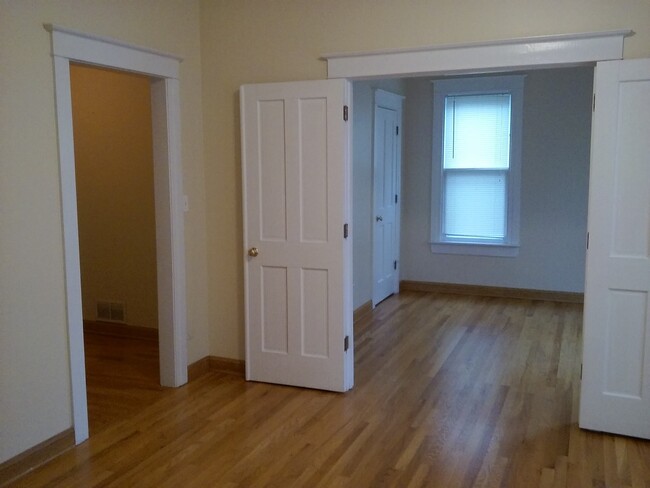 Building Photo - 407 S Hough St