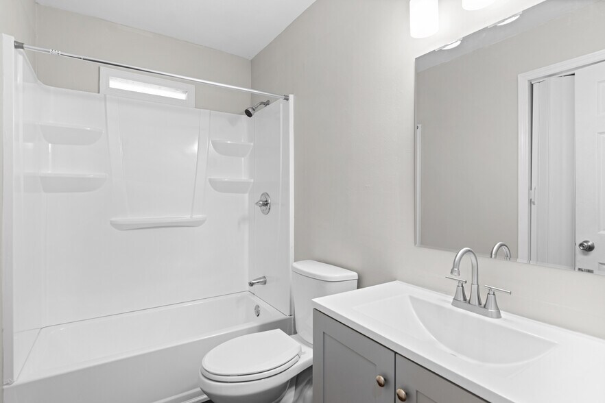Guest Bath - 1380 Plaza Ave SW