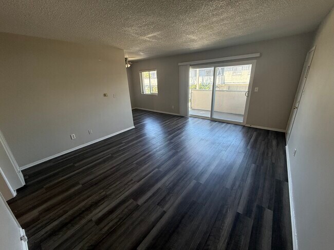 Building Photo - Mathews Apartments