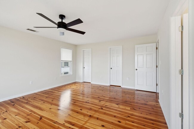 Building Photo - Downtown Charleston Waterfront Townhouse