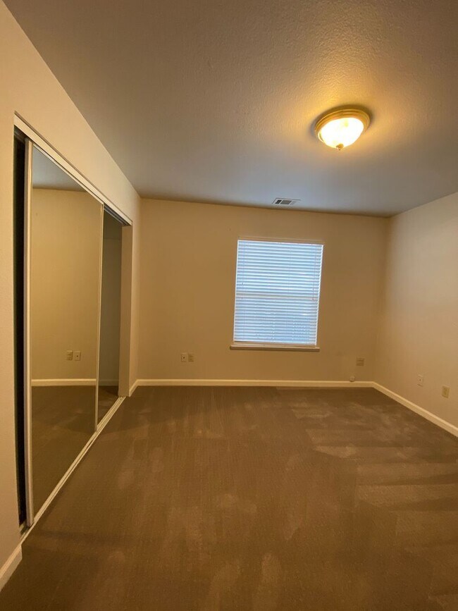 Building Photo - 2111-2115 Perkins Way