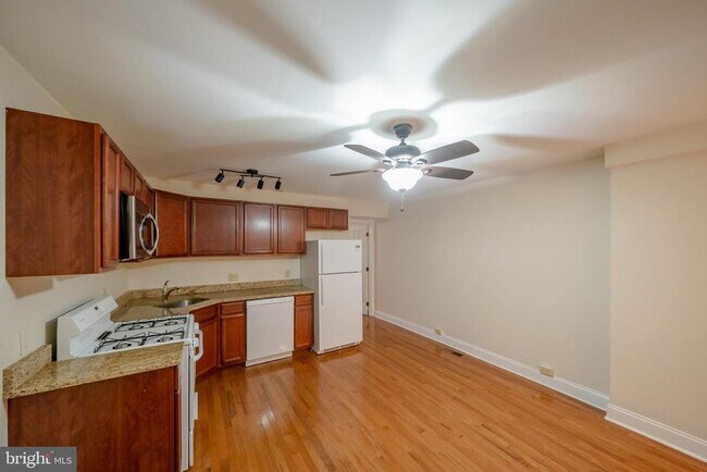 Building Photo - 340 W Gay St