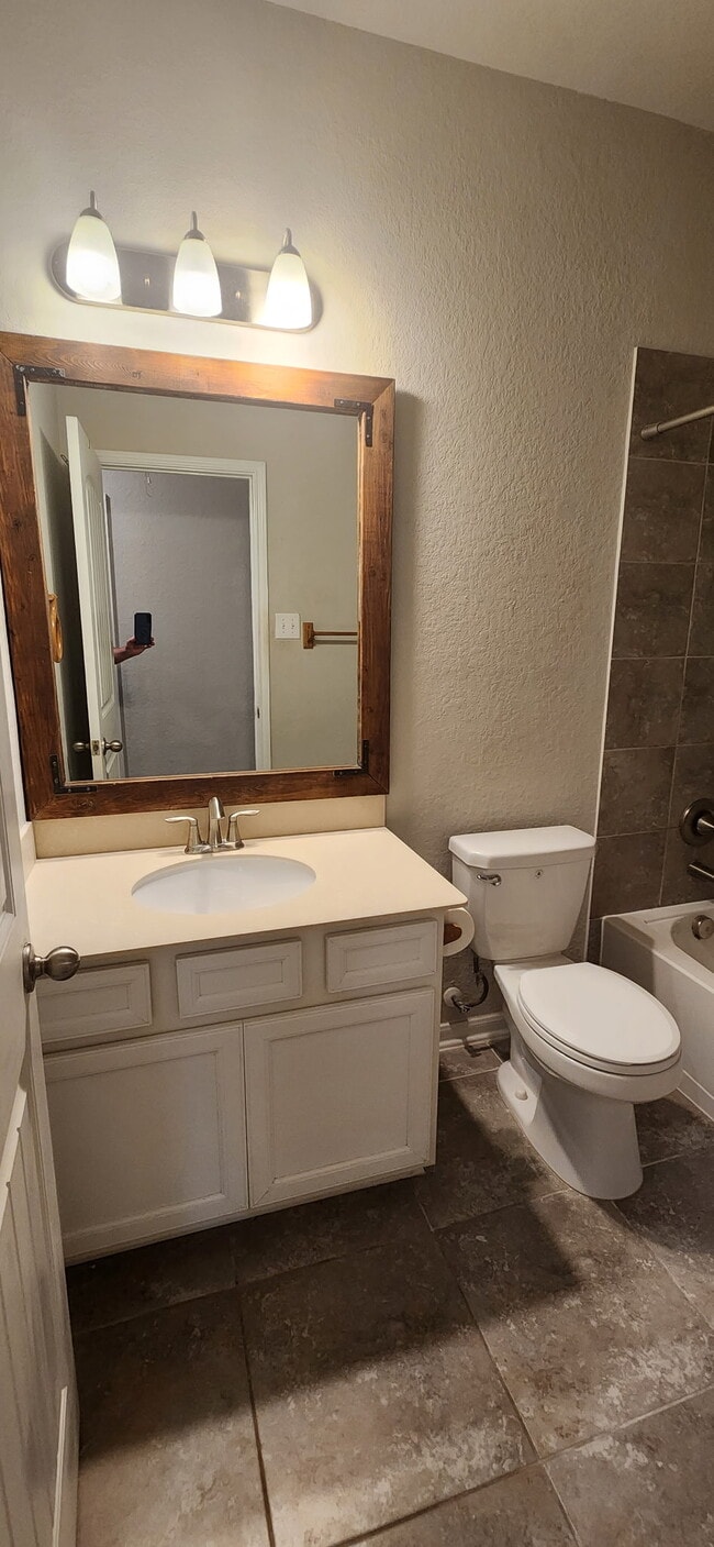 Building Photo - 5022 Brewcastle Ln