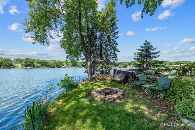 Building Photo - 24060 N Lakeside Dr