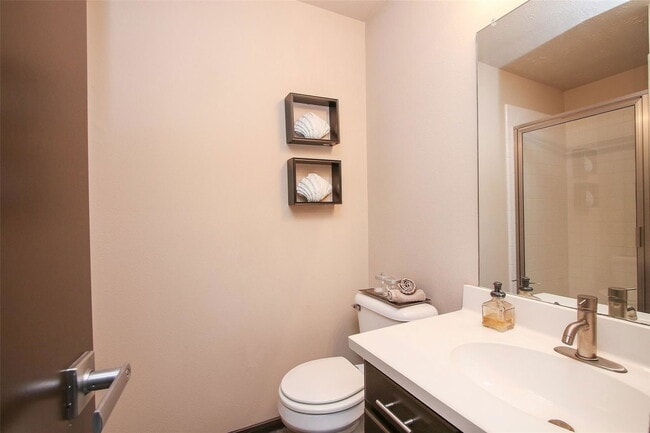 Building Photo - 8051 Bay Branch Dr