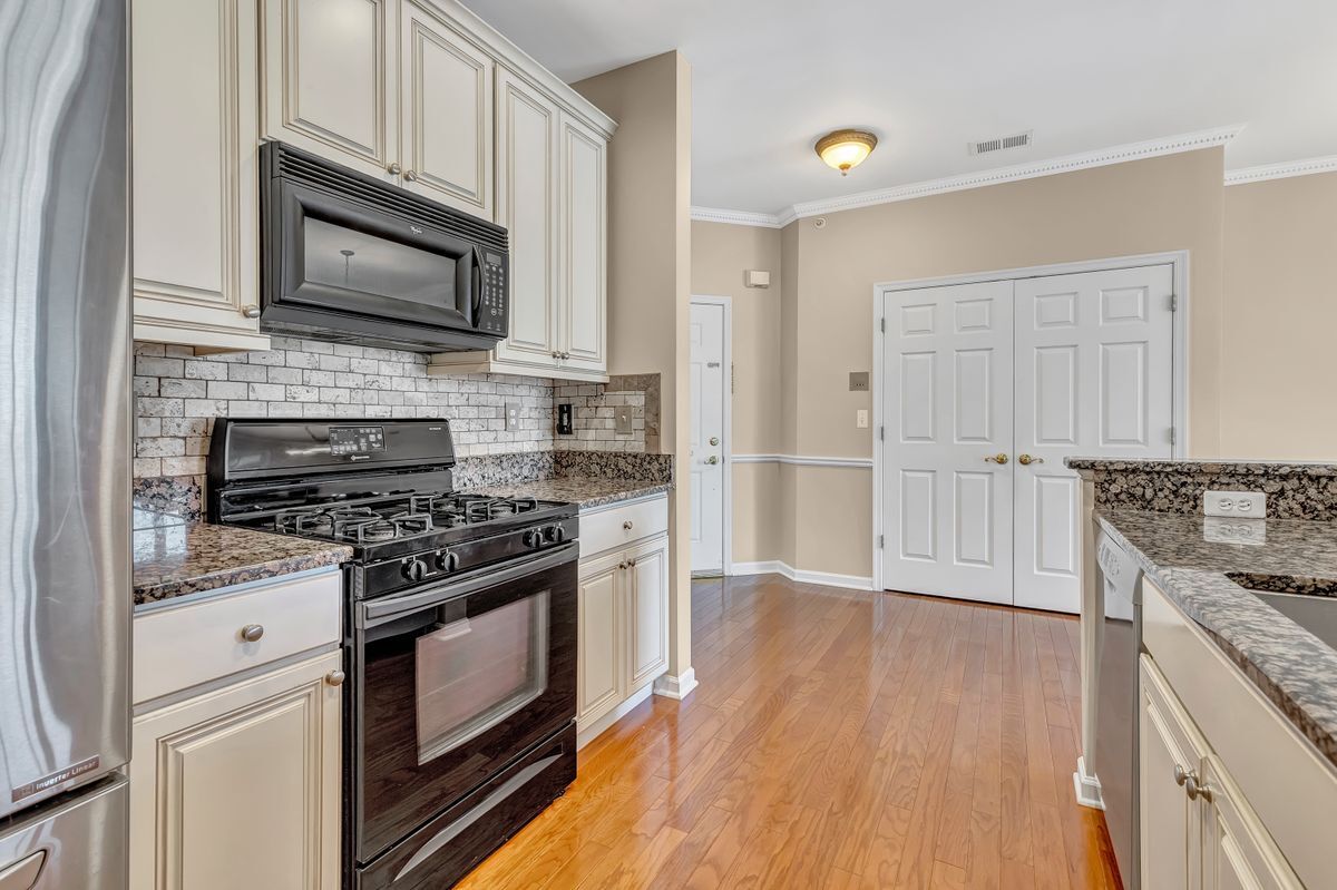 Building Photo - 632 Sophee Ln