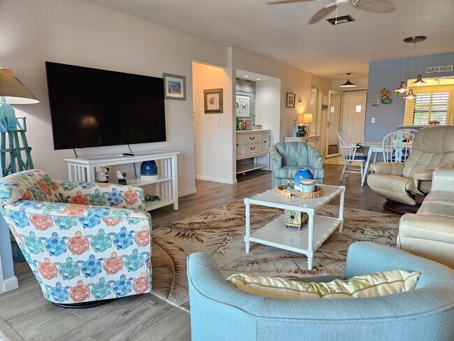 Building Photo - Seasonal Short-Term 2 Bedroom 2 Bathroom Second Floor Condo in Mission Lakes!