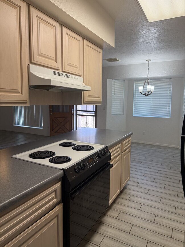 Building Photo - Horse Property 3 bedroom, 2 Bath
