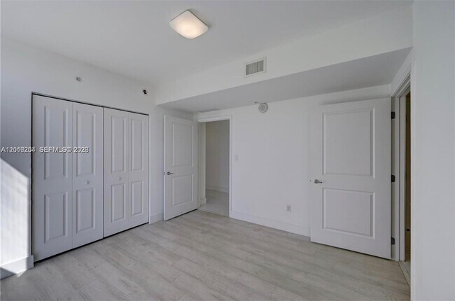 Building Photo - 400 Sunny Isles Blvd