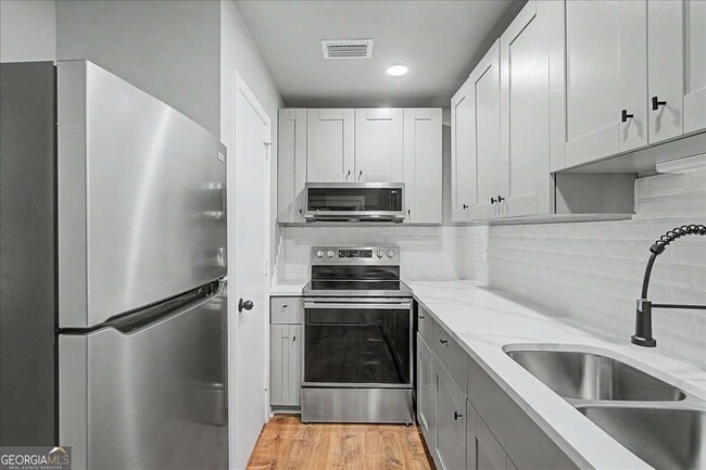 Building Photo - 2430 Coosawattee Dr NE