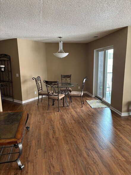 Building Photo - 6048 Chasewood Pkwy