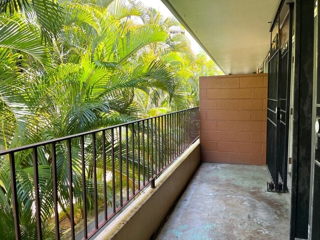 Building Photo - 1422 Heulu St