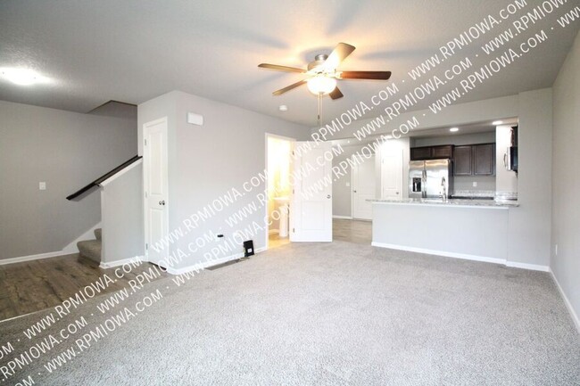 Building Photo - OVER 2000+ SQ FT!!! 3 Bedroom, 2.5 Bath To...