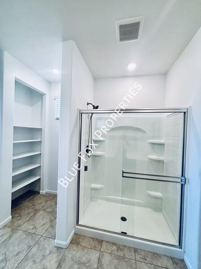 Building Photo - 7846 S Sugarbend Dr