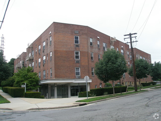 Building Photo - Garden City Border Apartments