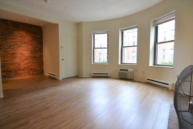 Building Photo - 67 St Germain St