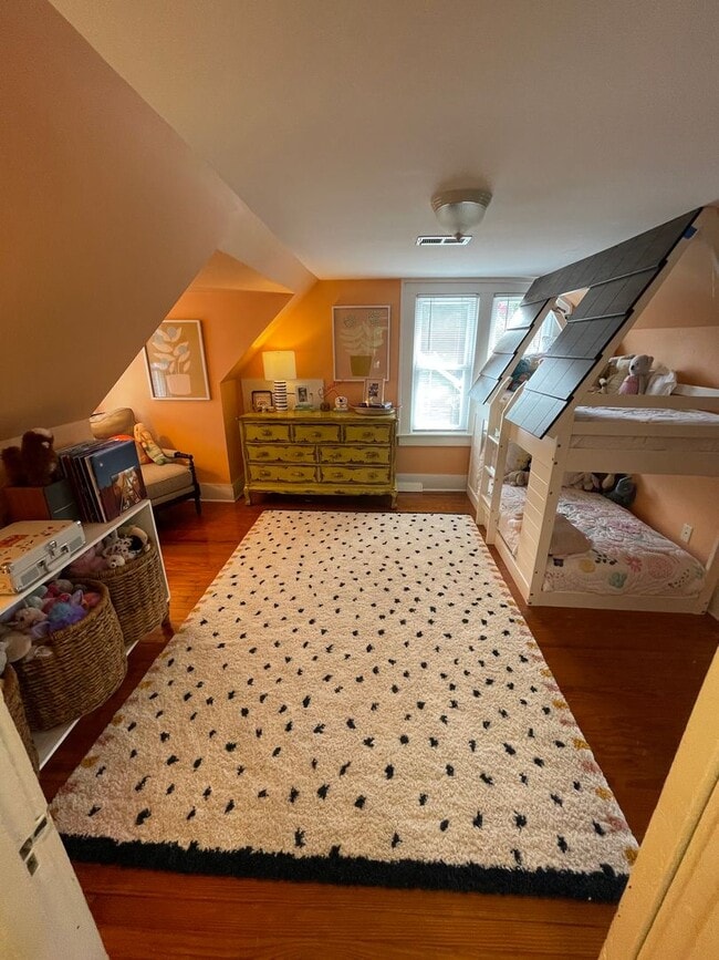 Building Photo - Charming Three Bedroom Home in the Heart of West Ashely