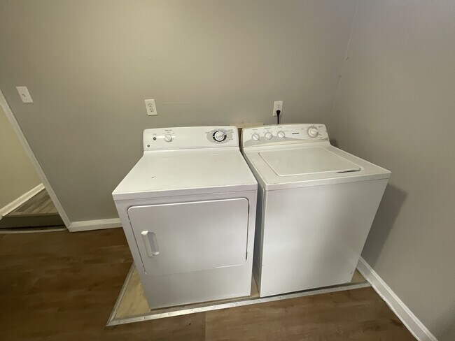 Building Photo - 224 E Mulberry Ave