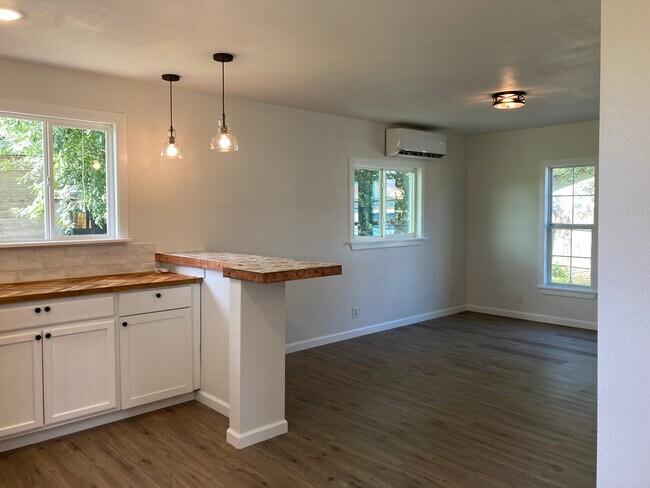 Building Photo - 147 N Kowald Ln