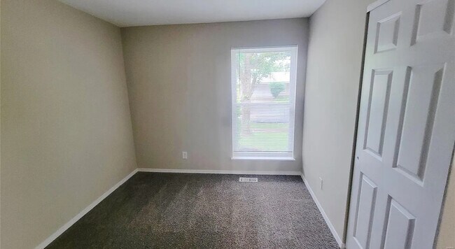 Building Photo - 6543 Coventry Dr