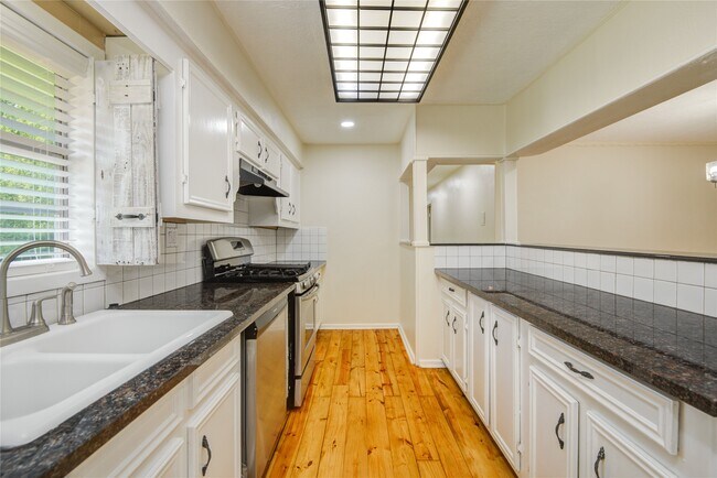 Building Photo - 804 Chickasaw Dr