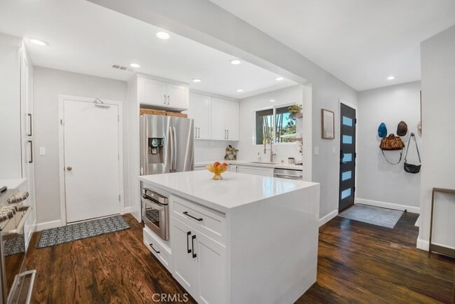 Building Photo - 22041 San Miguel St