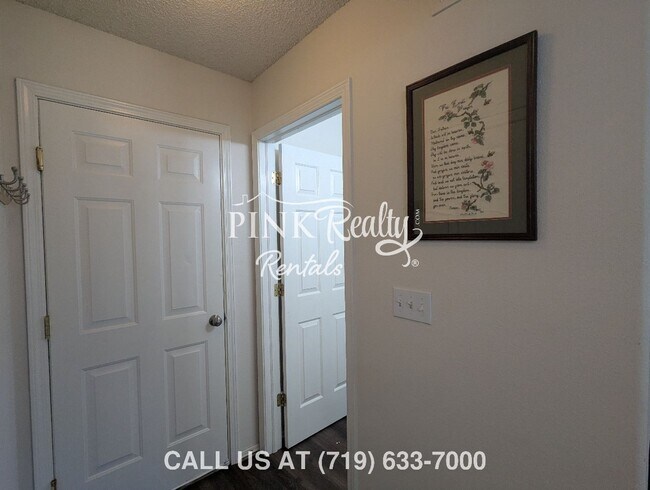 Building Photo - 955 Lords Hill Dr