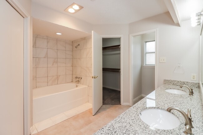 Building Photo - 1403 Diana Ct