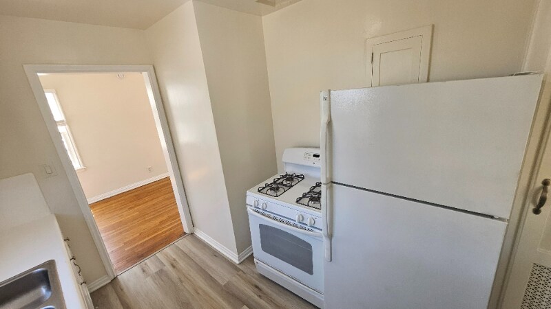 Building Photo - 938 S Grand View St