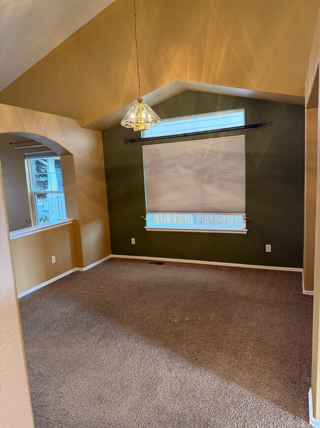 Building Photo - "Charming Thornton Retreat: Spacious 3-Bed, 3-Bath Home with 1,859 Sq Ft of Comfort!"