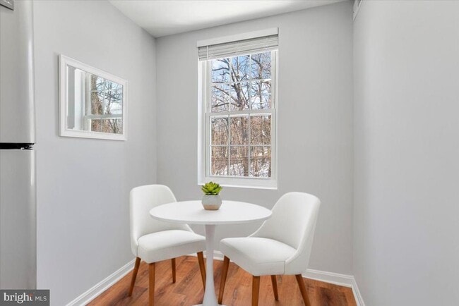 Building Photo - 1909 N Rhodes St