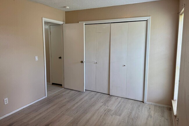 Building Photo - 1901 W Wenonah Blvd