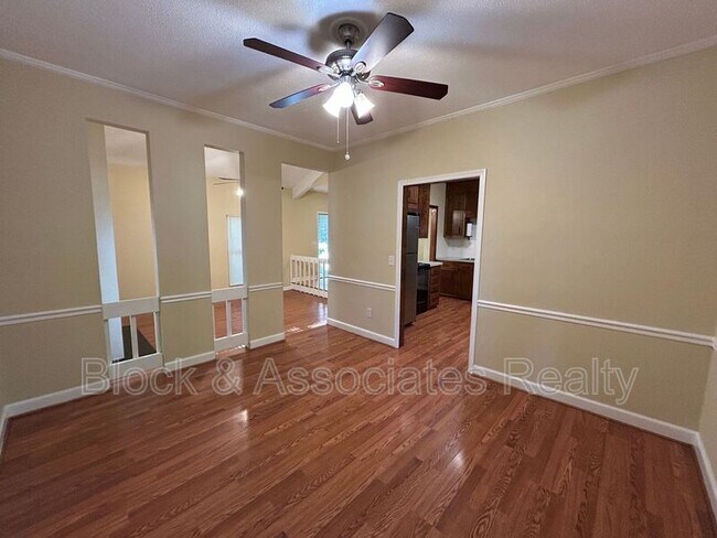 Building Photo - 906 Forestglen Dr