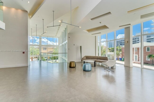 Building Photo - 600 NE 27th St