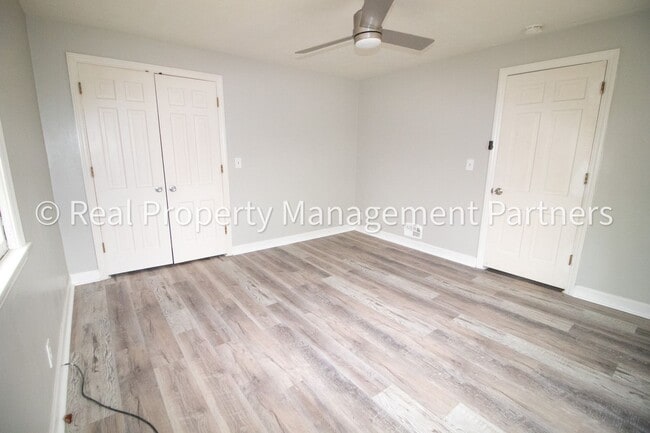 Building Photo - Rooms for Rent in a 6-Bedroom Home
