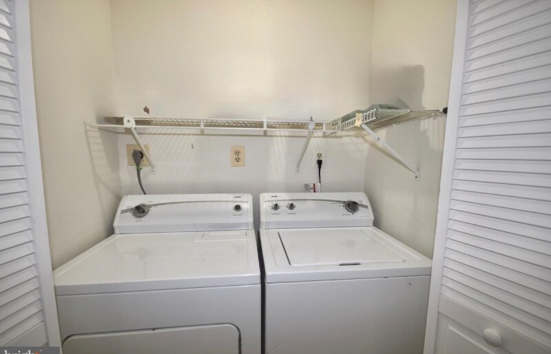 Building Photo - 14370 Gringsby Ct