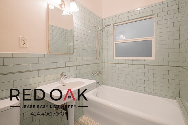 Building Photo - 180 S Sycamore Ave