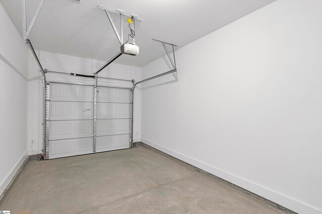 Building Photo - 11 Shager Pl