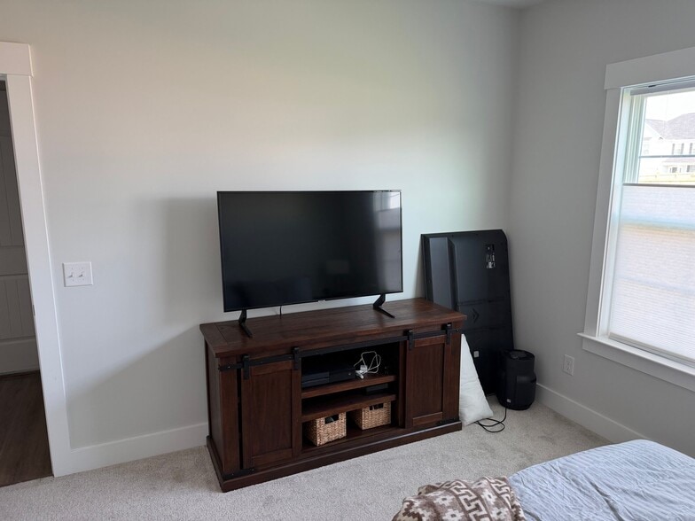 Building Photo - 107 Crosscut Ln