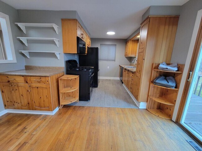 Building Photo - 137 Rosemont Dr