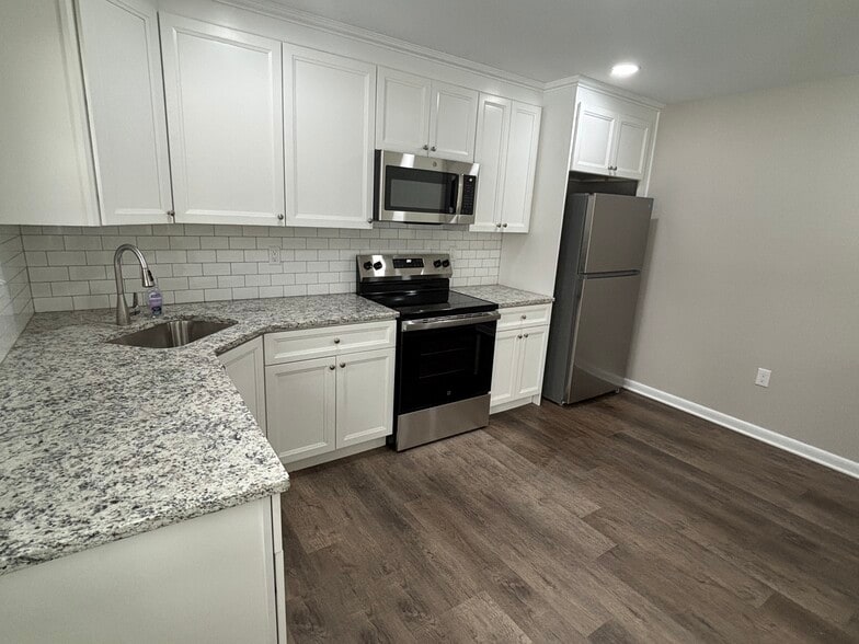 Building Photo - 1001 Rozel Ave