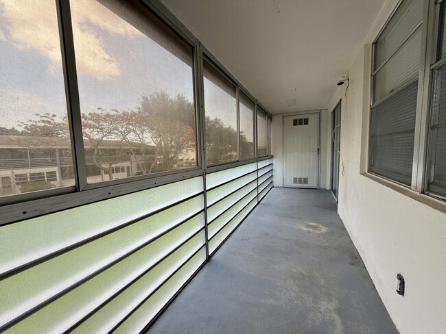 Building Photo - 118 Andover E